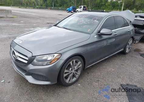 2017 Mercedes-Benz C 300 Luxury/Sport из США, поврежденный, VIN 55SWF4JB8HU208316